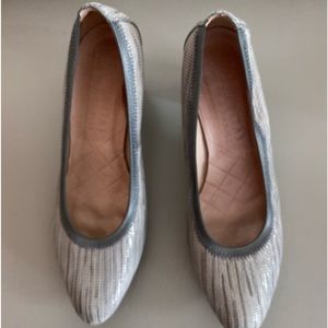 Hispanitas gray chunky heels